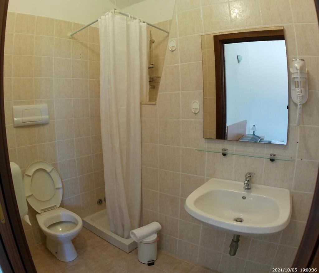 Terrae Eremis: Ristorante, Bar, B&B Roccamorice ภายนอก รูปภาพ